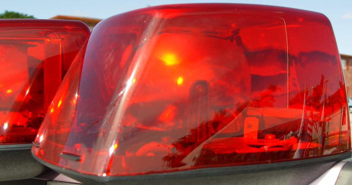 In an emergency, seconds count. You see/hear  🚑 🚒 🚔 … #DYK what to do to keep everyone safe? Quick tips...  Pull to the right. Don't enter an intersection until the emergency vehicle is through. Slow to 60 km/h when passing a stopped emergency vehicle.