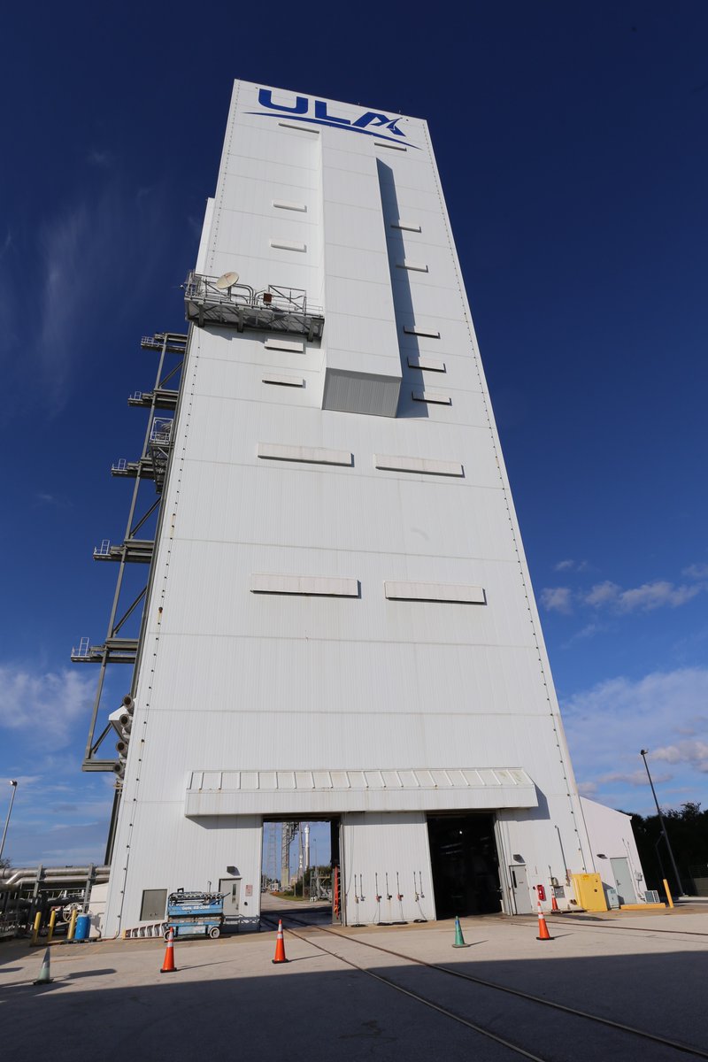 ulalaunch's tweet photo. The #AtlasV with #Starliner rolled back to the Vertical Integration Facility this afternoon. They successfully completed an on-pad countdown demonstration test for upcoming launches to the @Space_Station in collaboration with NASA's @Commercial_Crew Program. https://t.co/bVzFKMuNng
