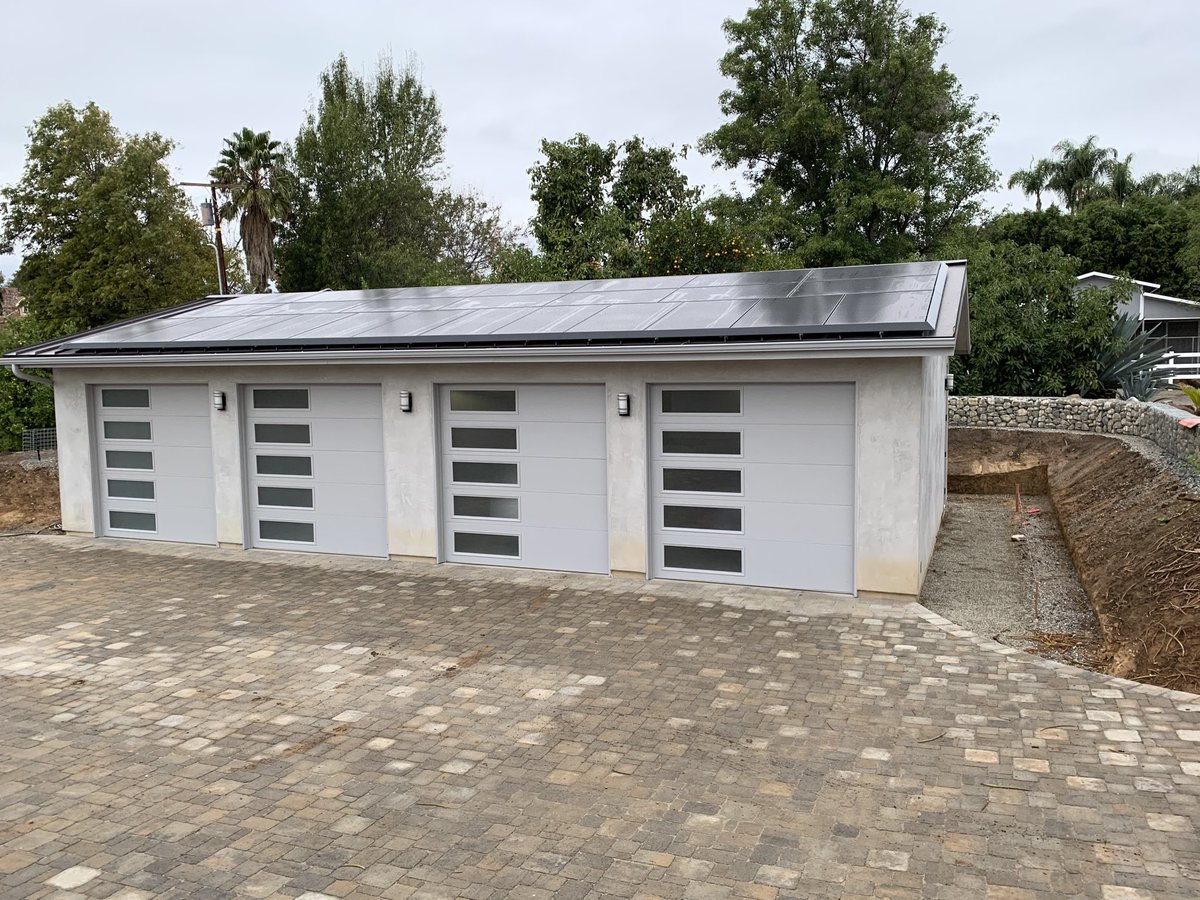 VanVlietHearing's tweet image. Hey @Tesla thanks for the invisible solar install today! #cleanmachine