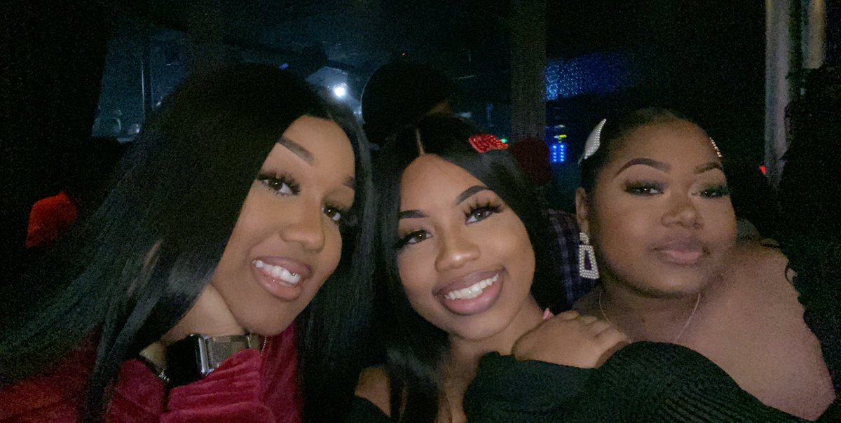EbbzH's tweet photo. I love them , youngest in the camp ๐คsome of your favorite MUAโs #flashapproved #rt #viral #facedbyebbz #taydidit #beatsbymeek https://t.co/0svujGUh7X