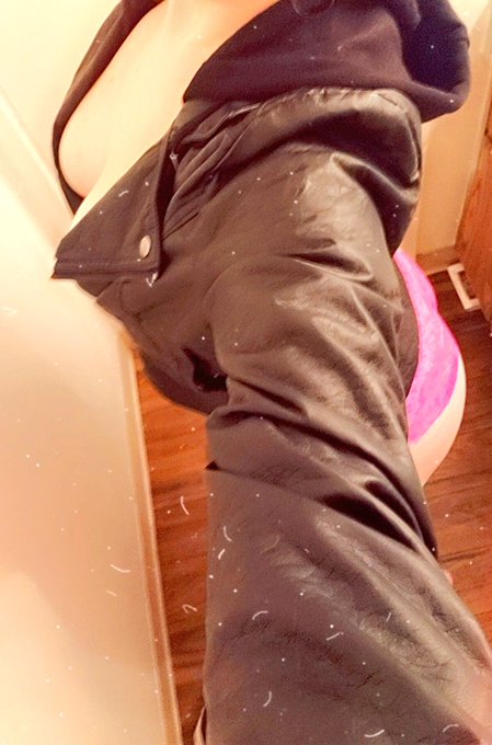 I will be selling these worn panties! $30 +free shipping! Dm if interested and we can talk about any