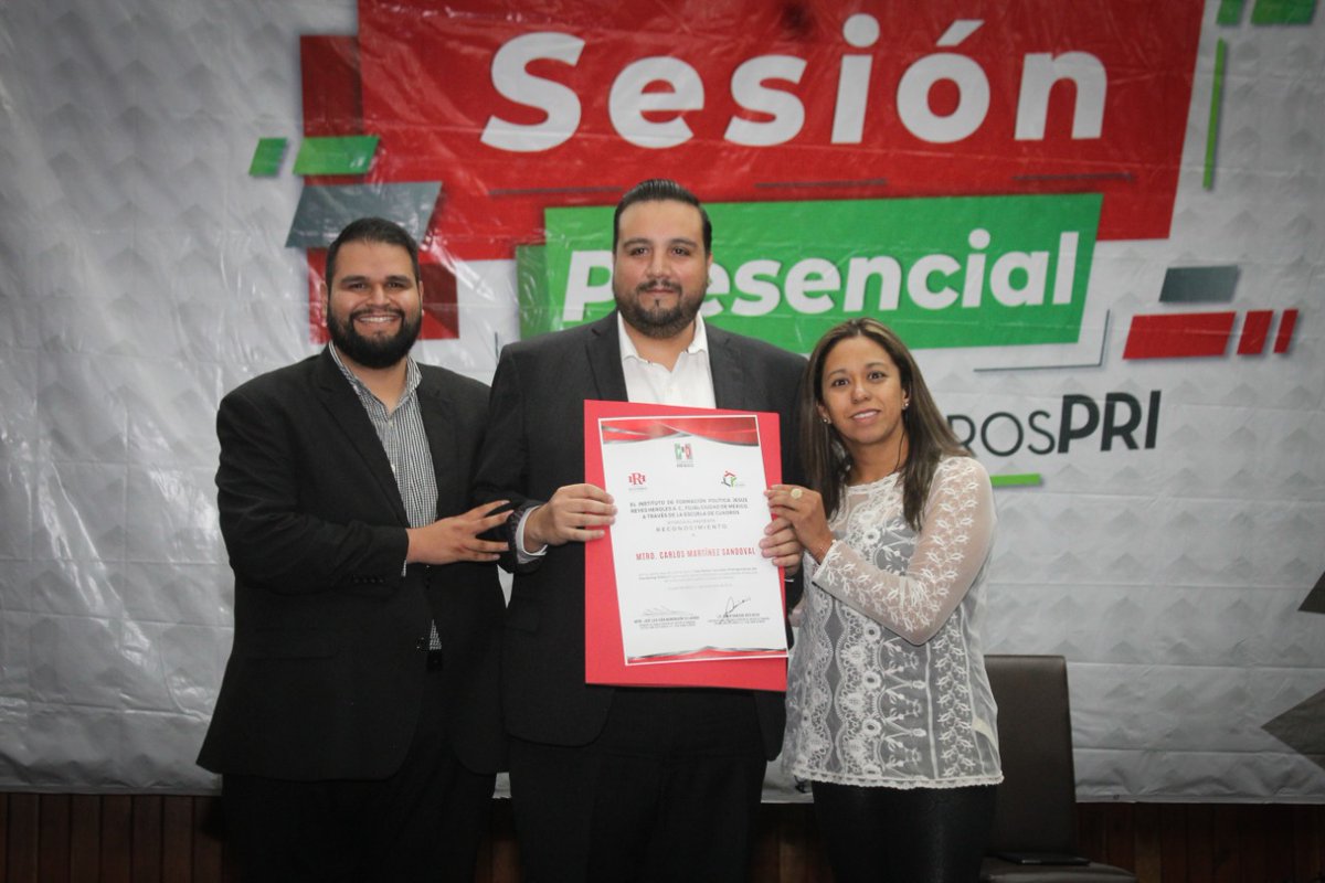 ECCDMX_IRH's tweet photo. En esta #4taSesiónPresencial de la @ECCDMX_IRH tuvimos la oportunidad de escuchar la ponencia del Mtro. @carlossms acerca de "Las Redes sSociales Protagonistas del Marketing Político" https://t.co/lDqXJBQbmp