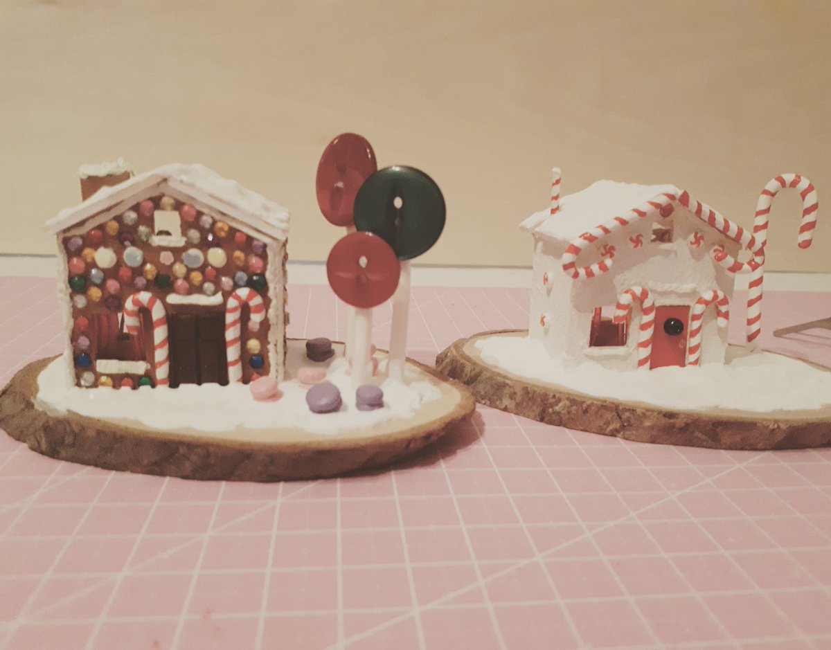 Trizz_Streamz's tweet photo. Coming soon to my etsy, more cabins. Gonna get myself in gear! I promise! #tinycabins #miniatures #candycane #HanselAndGretel #Christmas #christmasgifts #handmade #SmallBusinessSaturday https://t.co/1lrIcsTQZS