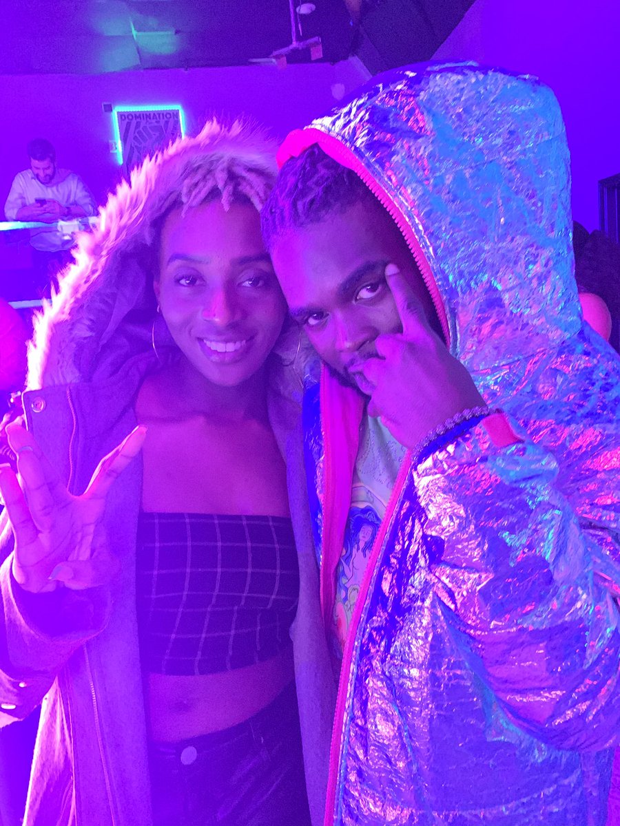 sizzlechanel's tweet photo. if im in the strip kno im tippin the bitch - @Youngdeji_ 💎 https://t.co/4THjDK09U4