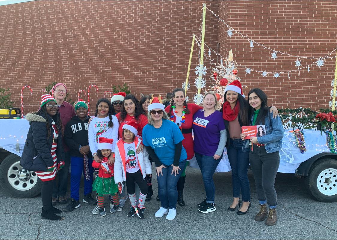 BrookeForGA27's tweet photo. Thank you to the City of Cumming for a fantastic parade & festival. The #ForsythDems & our campaign had a ball seeing so many enthusiastic folks celebrating the season. #teambrooke #georgiadems #gapol @VoteBrendaLopez @NabilahforGA07 #antwonstephensforcongress🎄⛄️🤶🏼🕎 https://t.co/Ek6OOvtI4d