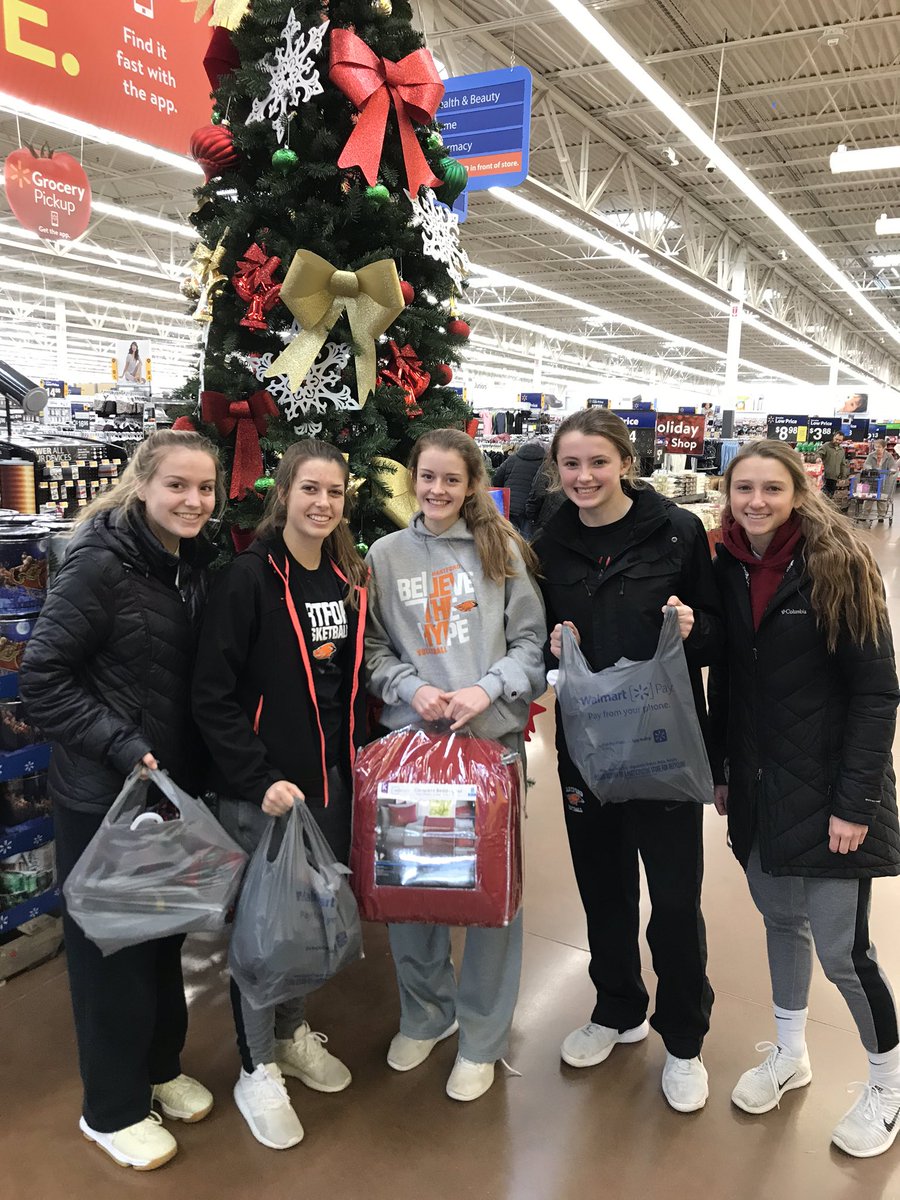 HUHSGbasketball's tweet photo. Great day spending some time buying gifts for others today. Love giving to a community that gives so much to us. #payitback #wearehartford #F1ST https://t.co/BMnMFEzzyb