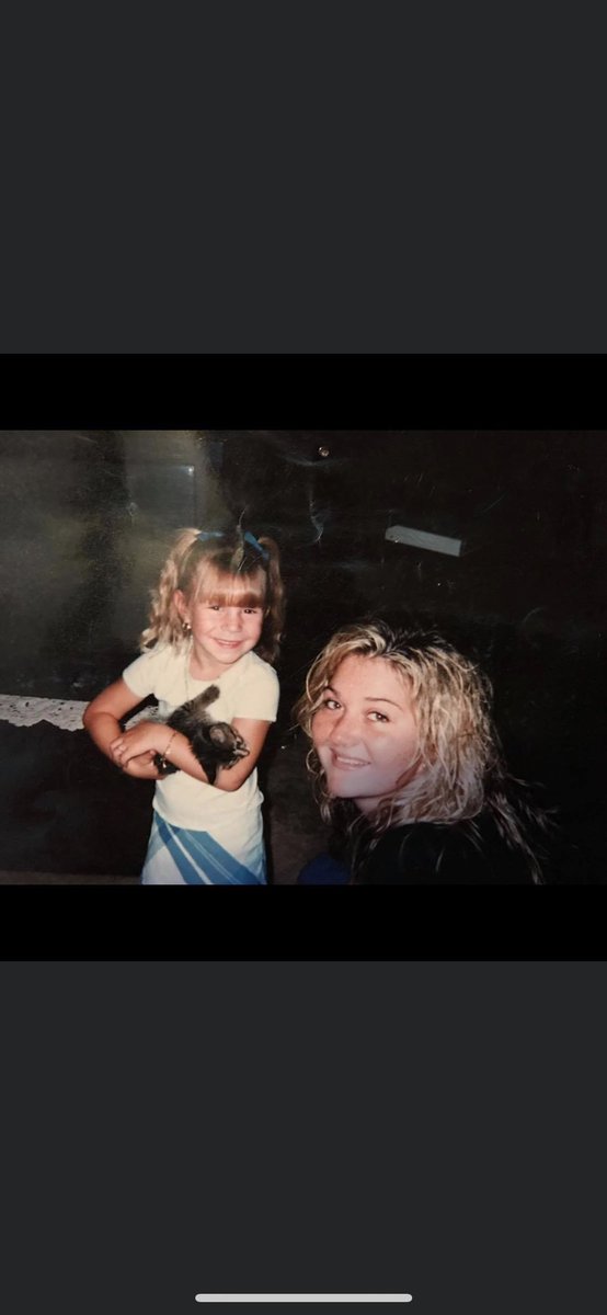 tiffwhiz's tweet photo. my bestfriend, my mom gained her angel wings tonight at 6:40 pm 💔💔🥺😭😔❤️ https://t.co/fehZV4TEhC