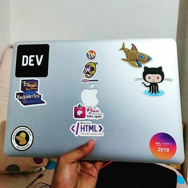 The_asangam's tweet image. Was so waiting for the swags to arrive from Hacktoberfest. Majority are old stickers which I had from previous year and tech events. #HacktoberFest2019 #WorkStation ift.tt/38jGjeK #NepalAndTech #NepaliTechYoutuber