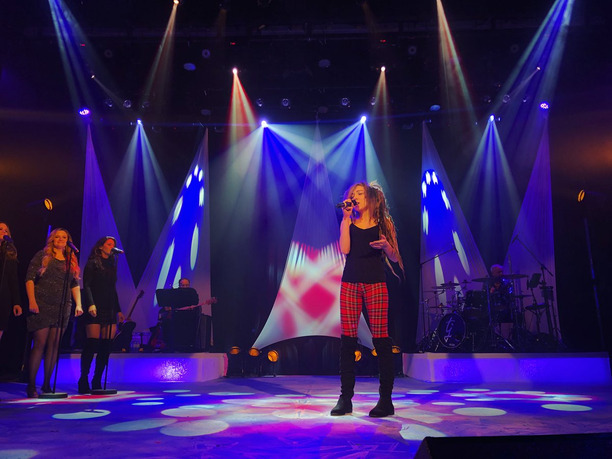 CTVTelethon's tweet photo. Samara bringing back the 1986 classic - Don’t Dream It’s Over! Oldie but Goodie. #ctvlionstelethon #ctvtelethon #ctvlionschristmastelethon https://t.co/sR31DEt7xX