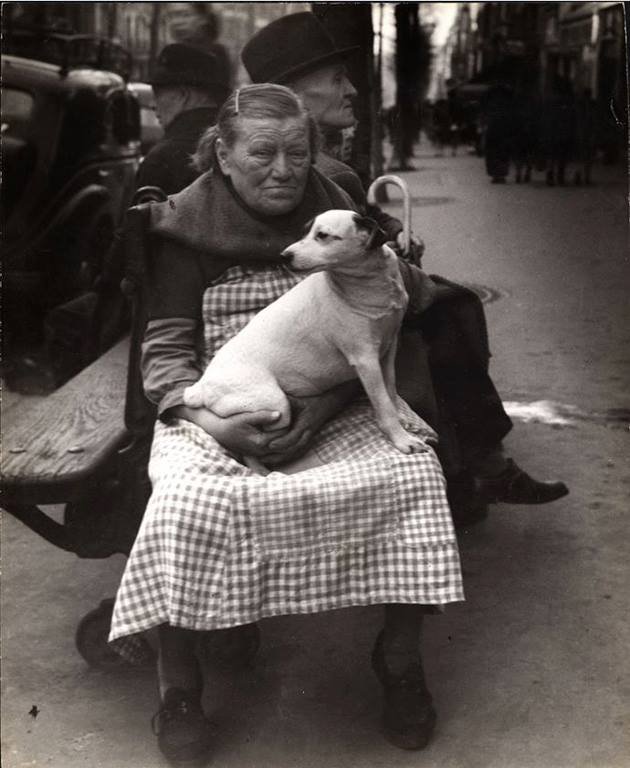 Édouard Boubat, Avenue de Clichy, Paris 1948.