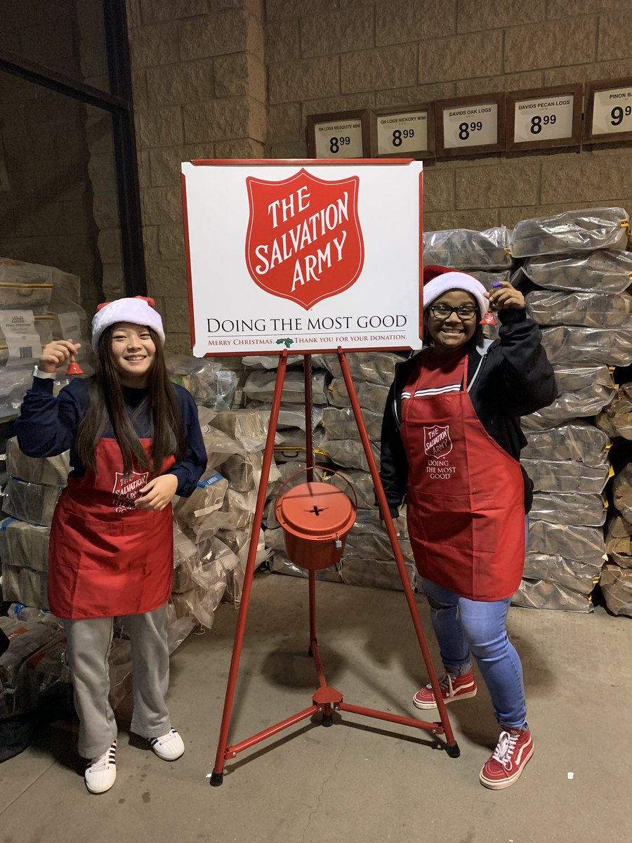 LevellandHOSA's tweet photo. Levelland HOSA ring the bells at United to help the Salvation Army! #area4letsroar @LevellandISD https://t.co/mNvGCagaSr