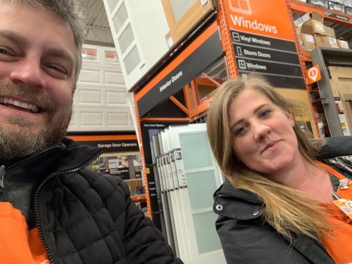 HDE Long Island’s own Team Warner, Jeff and Erin... 
Hangin in Flushing 1214 “Strong Island in the House” <a href="/BWaliszewski/">Brian Waliszewski</a> @Rob_OConnellHDE <a href="/andrewjalfano/">Andy Alfano</a> <a href="/AngelHDE1972/">Angel Strickland</a> <a href="/1NotableImage/">Erin Henderson</a>