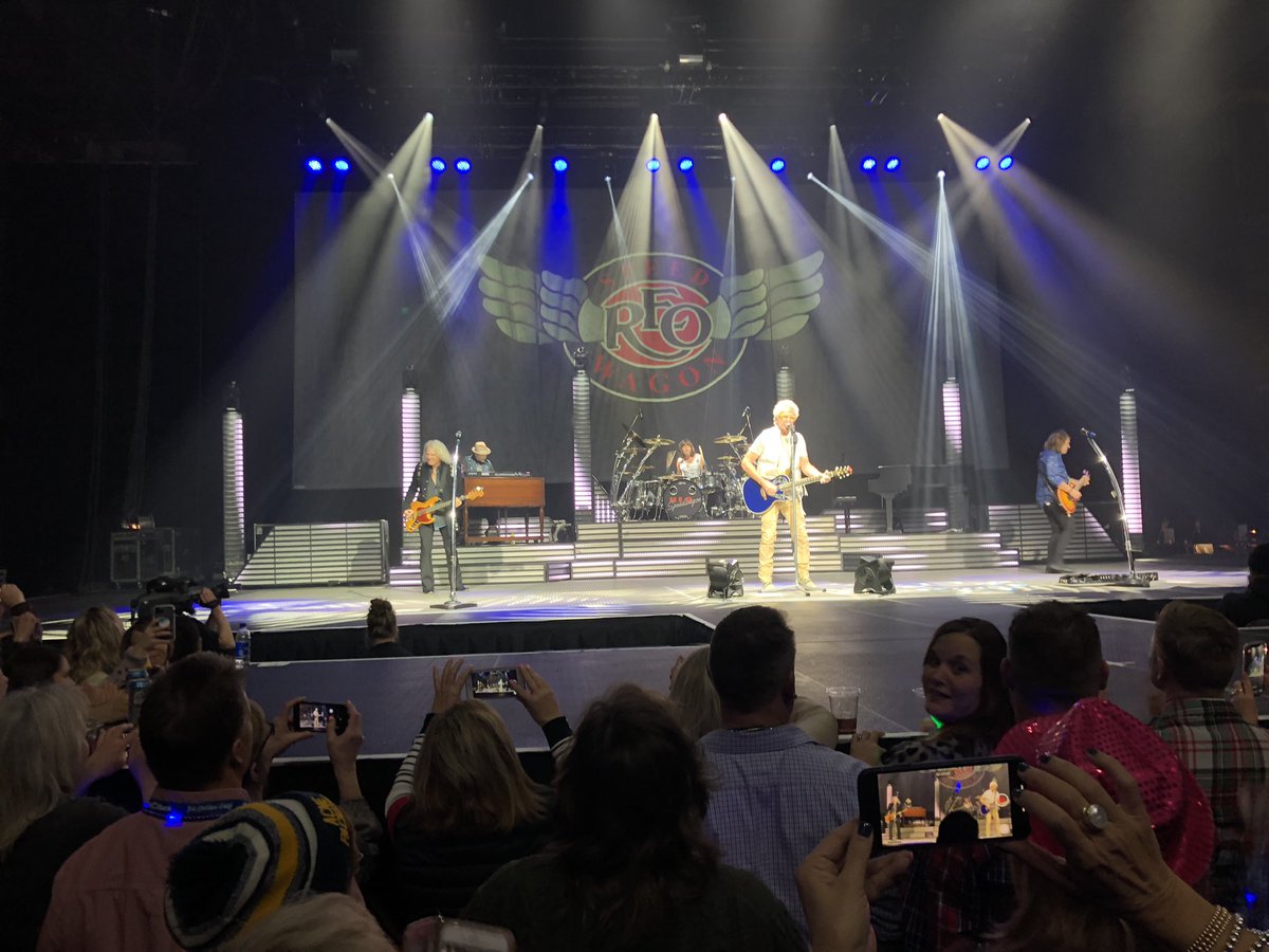 cobbersam7's tweet image. Let’s Gooo with @kcreospeedwagon #AVeryBellChristmas2019 #RollWithTheChanges