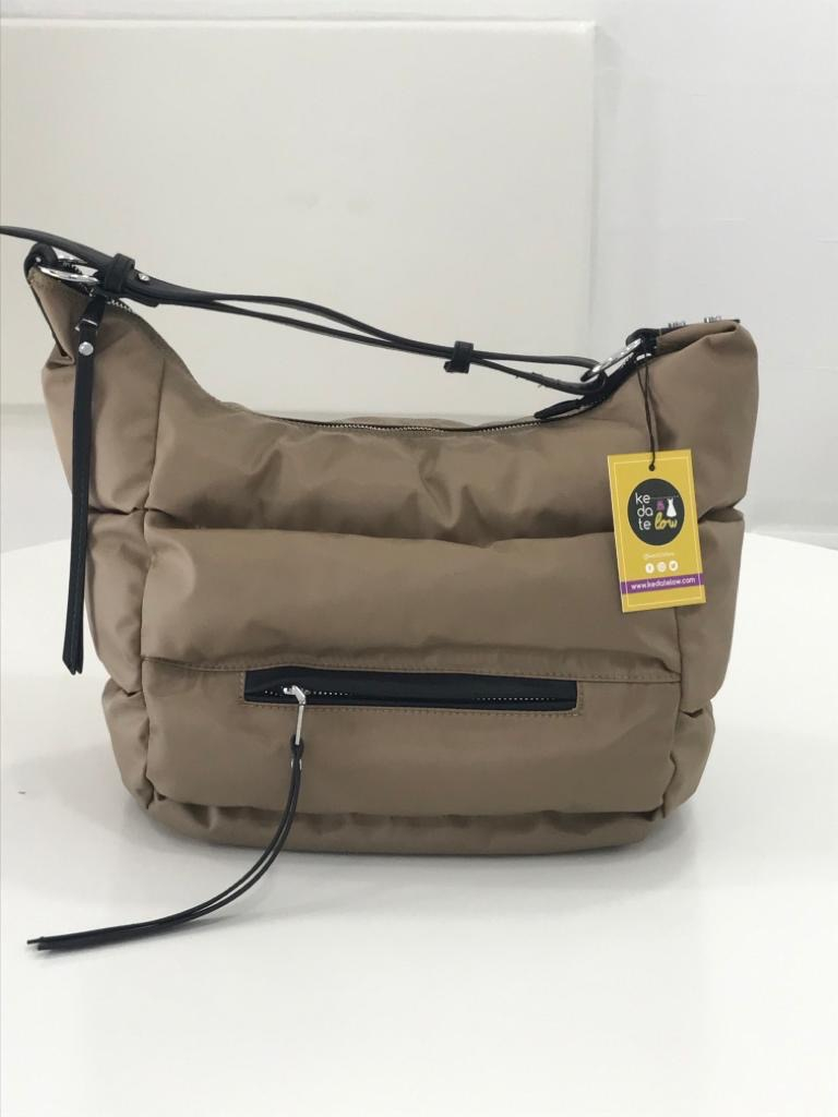 kedatelow's tweet photo. Básico e imprescindible en un color que combina con todo 👜

Acolchado, cómoda asa al hombro y ligero.

Disponible en más colores ¿quieres saber cuáles?

Precio: 39,95 € 

#bolso #complementosmujer #idearegalo #shopping #kedatelow https://t.co/SOYyyBqB27