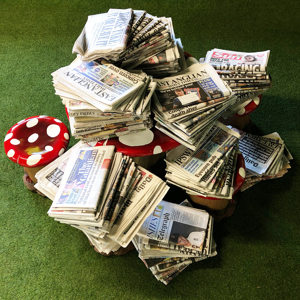 Just look at this mountain of newspapers kindly donated by @SuffolkLibrary. Thank you!

Newspapers are an essential tool used on a daily basis throughout the sanctuary. 

<a href="/NewmarketLib/">Newmarket Library📚</a> <a href="/StowLibrary/">Stowmarket Library</a> <a href="/ipswich_library/">Ipswich Library</a>