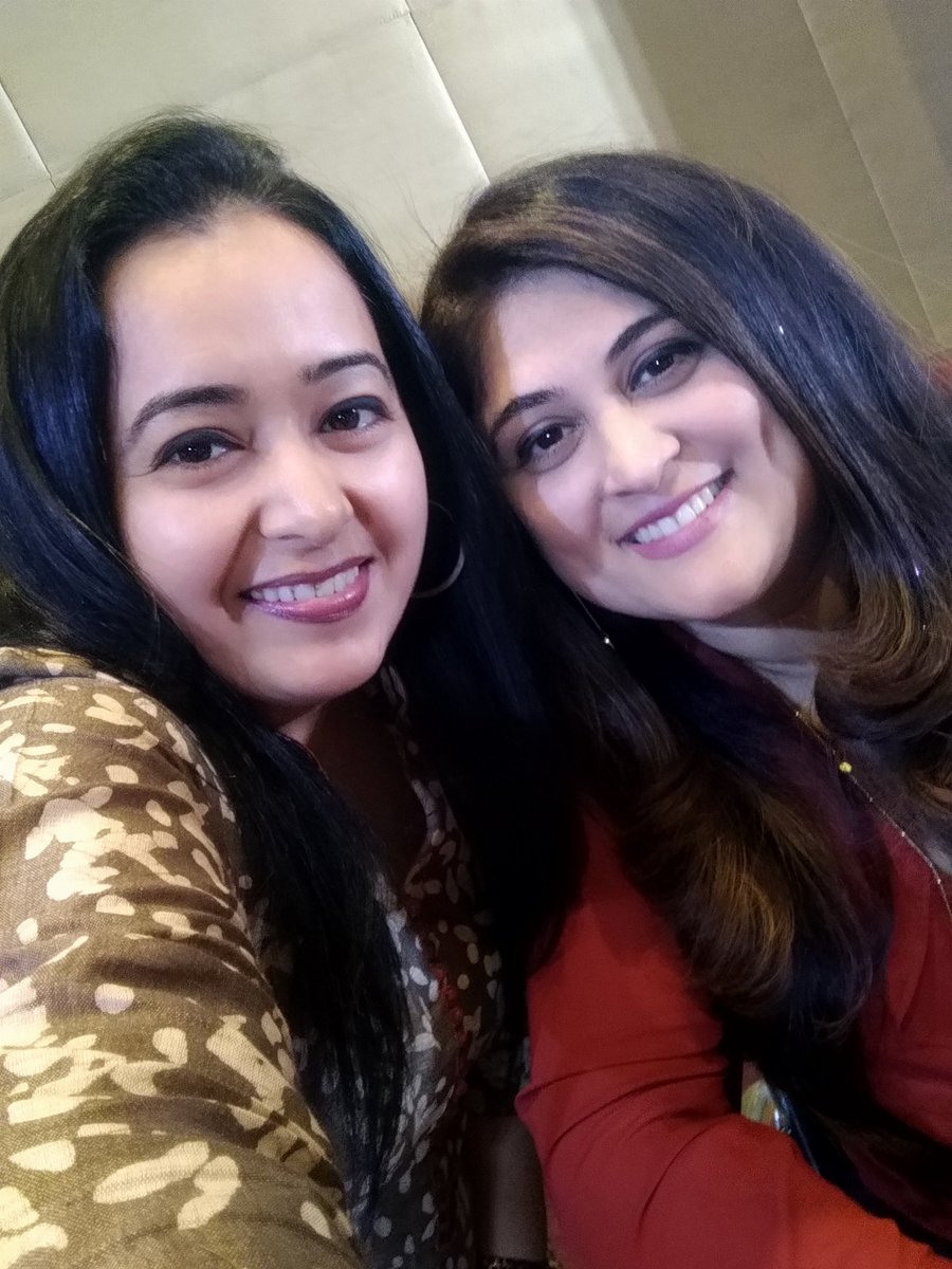 'Iss Raat Ki Subah Nahin' is one of my all time favourite movies - now a cult classic, I was mesmerized by the lead actor @taradeshpande while growing up. It was fantastic to see she is as fiesty in person as in the movie!
@SheThePeople #WomenWritersFest @womenwriterfest