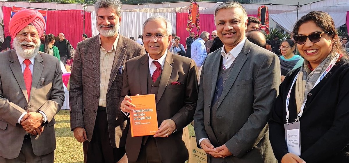 Sachin_Chat's tweet photo. Thanks @RajivKumar1 for receiving latest @RIS_NewDelhi and #SACEPS publication on Manufacturing in #SouthAsia @AmbMoKumar @nageshkum @sabya_saha @nupoorspringer @PUPATIALA  @MustafizurRh @Abidsuleri https://t.co/dAgfX6lZY1