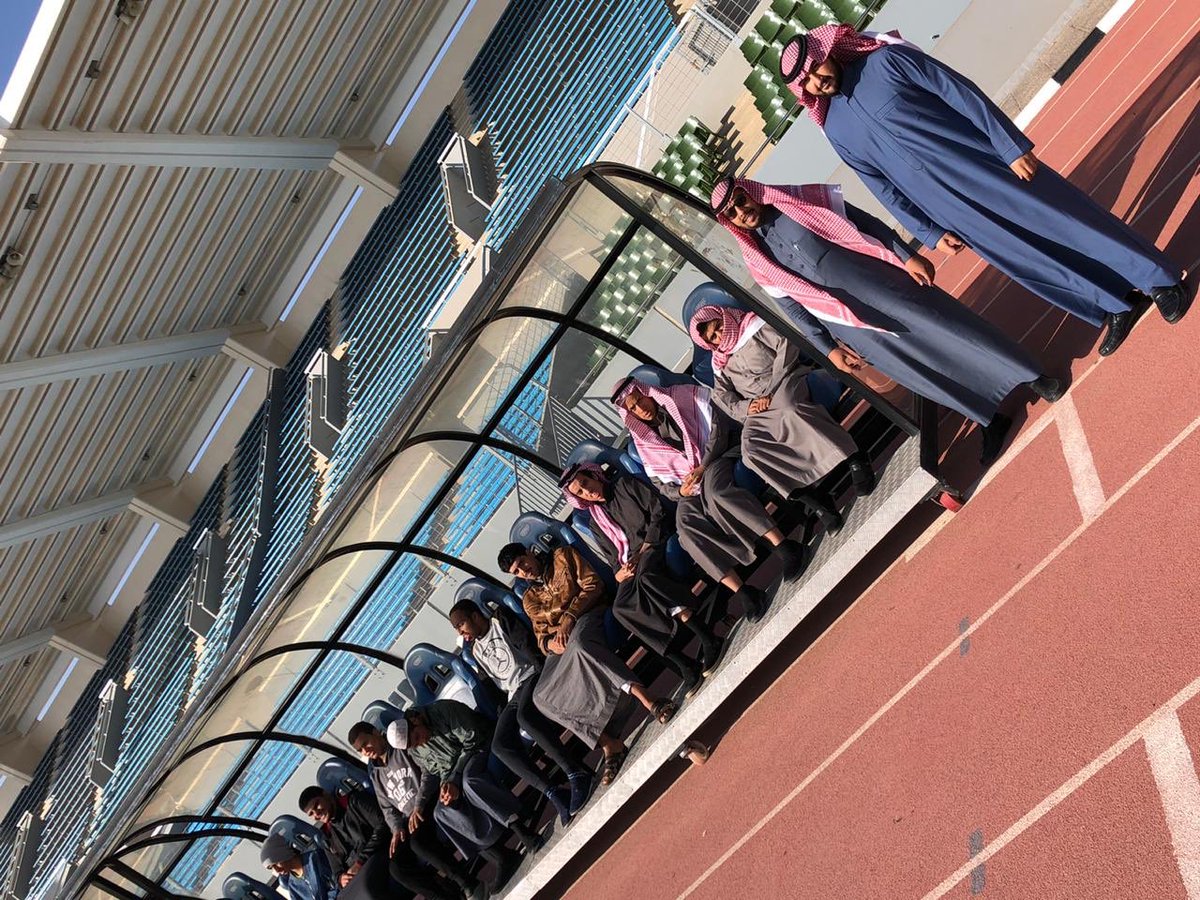 m4mntzh's tweet photo. وكان في استقبال الطلاب والمعلمين نائب مدير مدينة الامير عبدالعزيز بن مساعد الرياضية علي بن تركي البكر
حيث قام بتعريف الطلاب على المرافق الرياضية بالمدينة وشملت الجولة ملعب كرة القدم، غرف اللاعبين، كرة السلة، الصالات المغلقة، قسم المسابح، و المكاتب الإدارية للمدينة https://t.co/FlWGj6GF2w