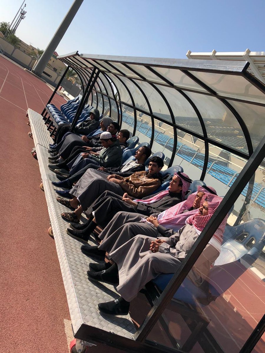 m4mntzh's tweet photo. وفي نهاية الجولة قام نائب مكتب الهيئة العامة للرياضة بحائل مشعل بن سليمان الطرجم بتسليم ميداليات تذكارية للطلاب والمعلمين المشاركين في الرحلة. https://t.co/mkPhI5J99t