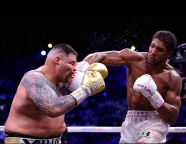 Ayedatiwa01's tweet image. Ruiz kiss the #punch #blow
AJ give, Ruiz received
#savageresponse
#savage