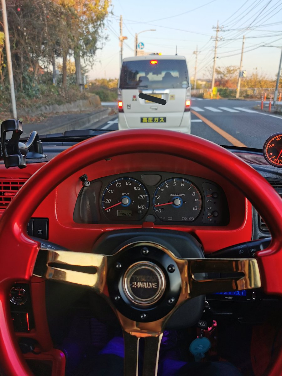 0908t9's tweet photo. 何積んでるんだろう？🤔 https://t.co/Rua9YJnUuy