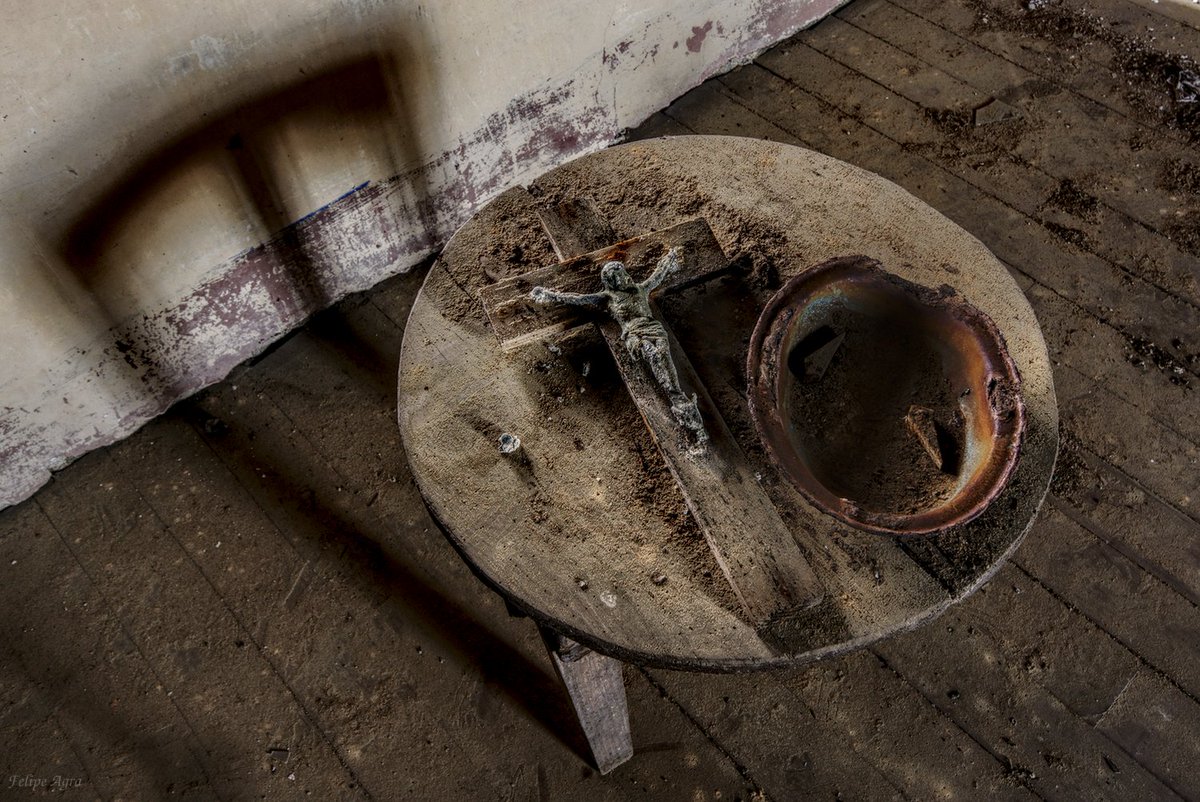 agraphotography's tweet photo. #religious #decay #urbex @urbexa_es #abandoned #interiordesign #cross #Moments #photooftheday #photographer #Shadowhunters https://t.co/cangQzkESF