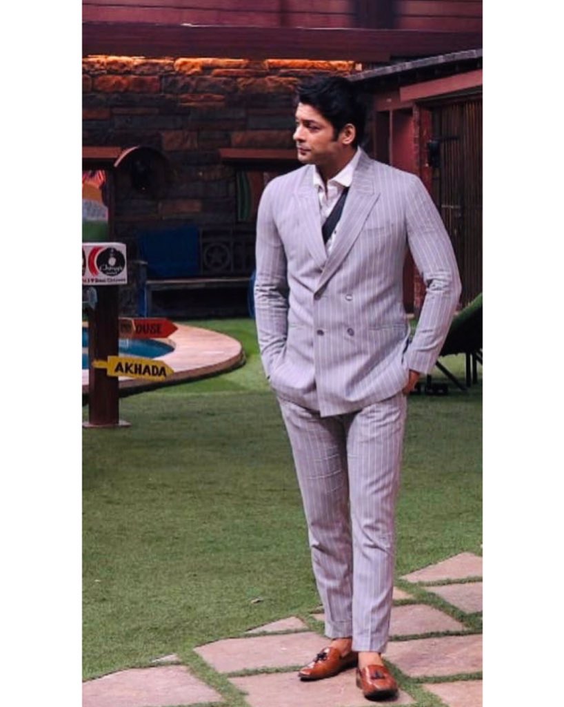 “A hero is an ordinary individual who finds the strength to persevere and endure in spite of overwhelming obstacles” ~ Christopher Reeve
.
.
#TeamSidharthShukla #RealSid #SidharthShukla #BB13 #BiggBoss #BiggBoss13