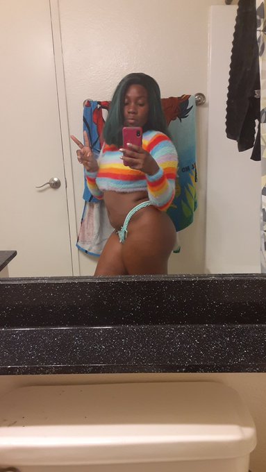 Watch kitty's leaked NSFW photo on TwXstars