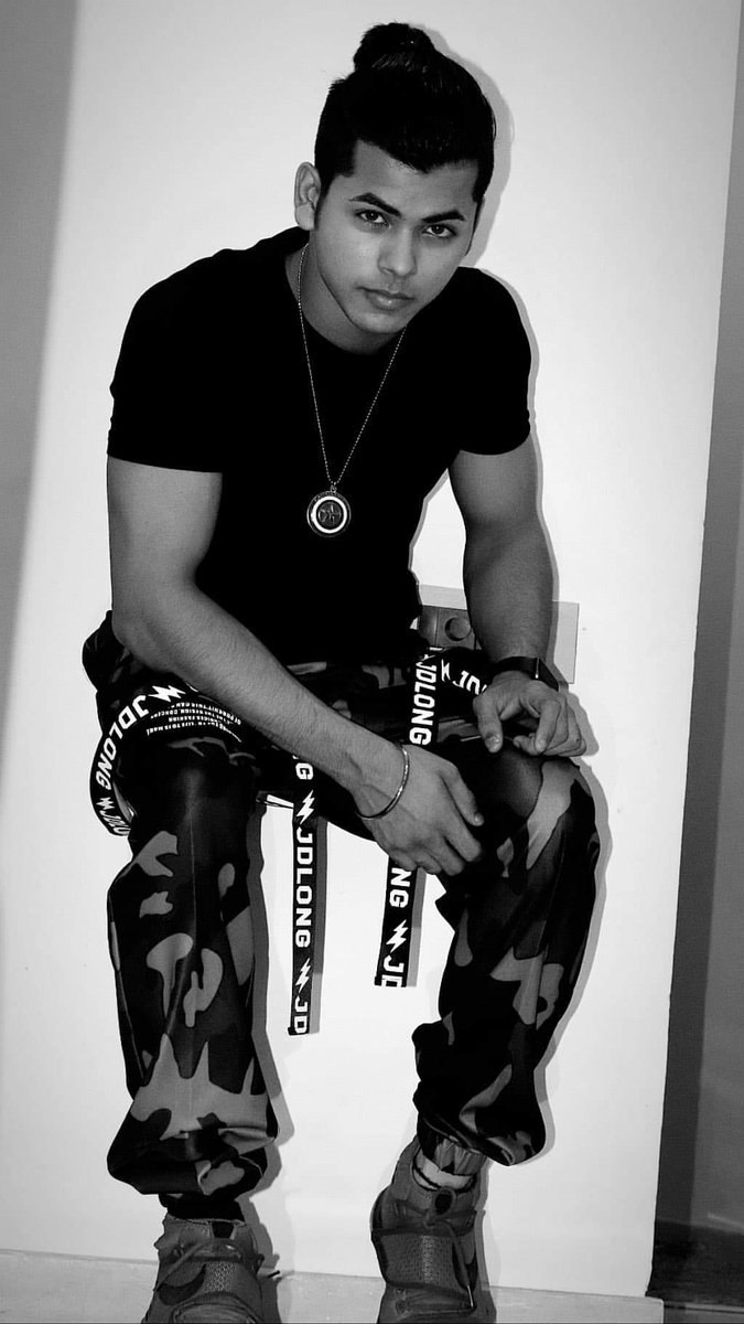 jannatnigam's tweet photo. The way I deal with you is the reflection of the way you deal with me🤙🏻🔥
#siddharthnigam #keepsupporting #dashingmunda #swag_n_style #lit https://t.co/XunA1tlSyA