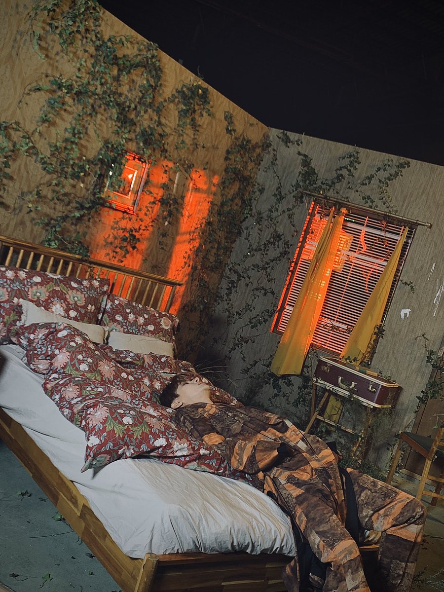 OfficialMONSTAX's tweet photo. [#IM] Who do you think in the middle of the night? https://t.co/J4FN5p5Qy3