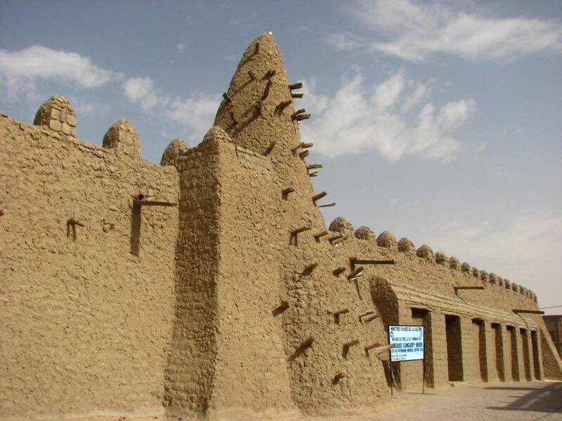 The first University in the world was the Sankore University in Timbuktu, capital of Mali. Founded in Timbuktu in the 13 BC century, Sankoré is the oldest universities in the world. Timbuktu’s literary output was enormous, and included works covering mathematics, medicine and law