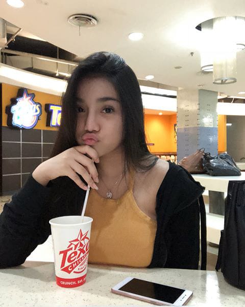 LingKiky's tweet photo. Keluar mkan dlu say 😘 https://t.co/QfYXeE7RtQ