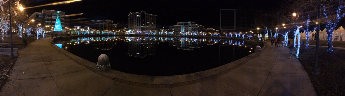 steve_mueller1's tweet photo. #LightsattheFountain https://t.co/sEZcNR1NYM