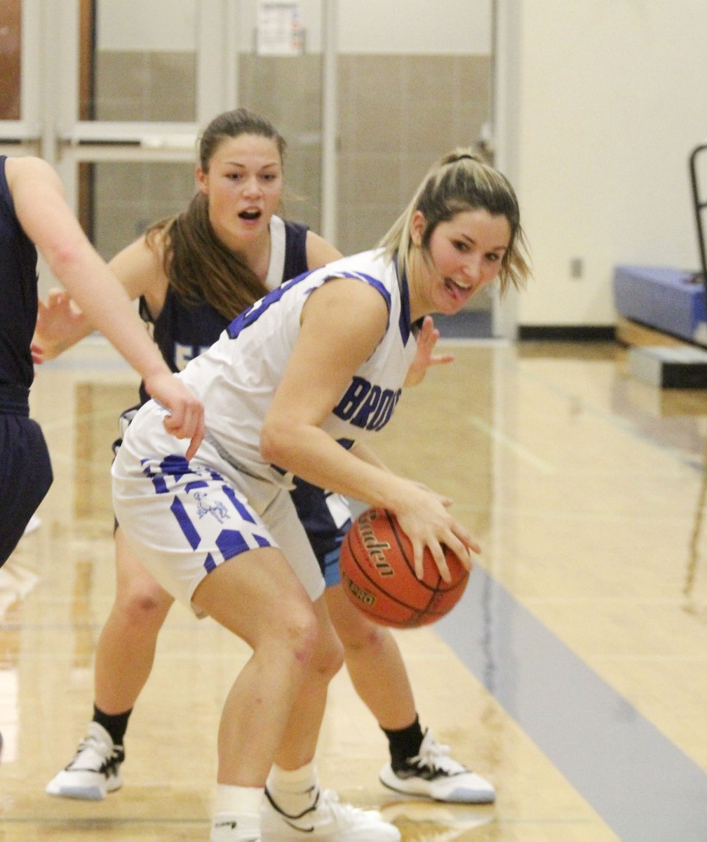 SCIStephanie's tweet photo. GB: @hhart23 of @CPS_GBB keeps the ball inbounds in the Broncos' win over Nebraska Christian. #broncoblue #keeppossession https://t.co/de4q5a04np