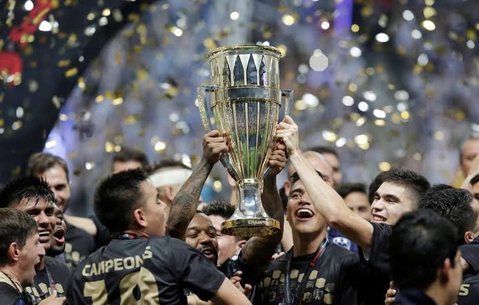 Кубок чемпионов конкакаф. Лига чемпионов КОНКАКАФ трофей. CONCACAF Champions League Trophy. Победитель Лиги чемпионов КОНКАКАФ. Лига чемпионов КОНКАКАФ награждение.