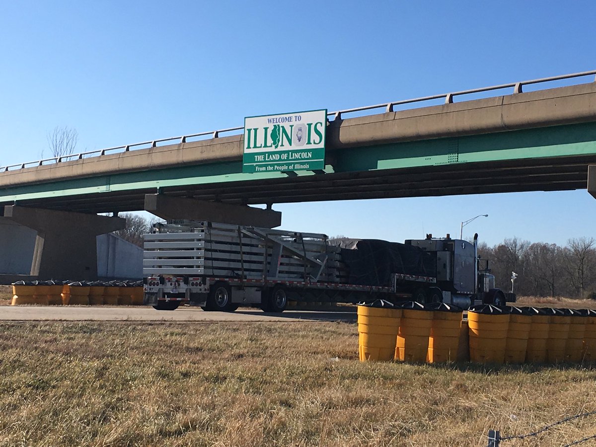 andrerunusa's tweet photo. Hello everyone,
#Stage29 of #AndreRunUSA, Today I entered the Land of Lincoln. In the state of Illinois. This the 7th state of Andre Run USA!
🗓️ Stage 29 ✅
📍 Terre Haute, IN
🏁 Casey, IL
🚩34 miles - 54 Km
⏱ 8hr 30 min. https://t.co/Q9gVl1stmQ