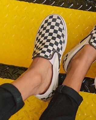 Sirnaqiuddin's tweet photo. RT FOR CONVERSE
LIKE FOR VANS https://t.co/trS8g6N6yU