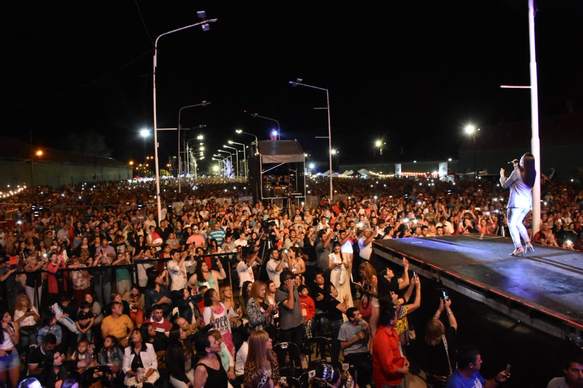 #Ahora 🎙️Angela Leiva enamorando con sus canciones a #Concordia en la #FiestaNacionalDeLaCitricultura 🍊🍊

#CompartiConcordia #FiestaNacionalDelaCitricultura #ConcordiaCiudadTurística