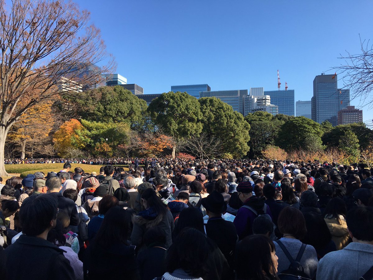 iot_plus_net's tweet photo. 通り抜けに70分！
全然進まない！
#大嘗宮 https://t.co/qrWpFxJKwT
