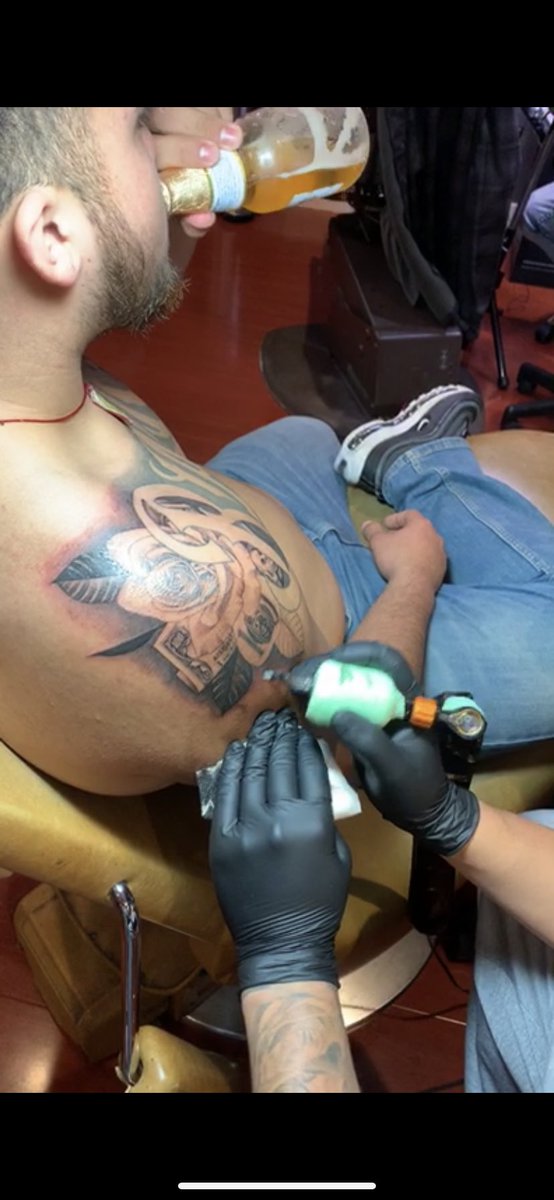 Alejandro510B's tweet photo. Aki al millón 💉 https://t.co/go8gL7du4e