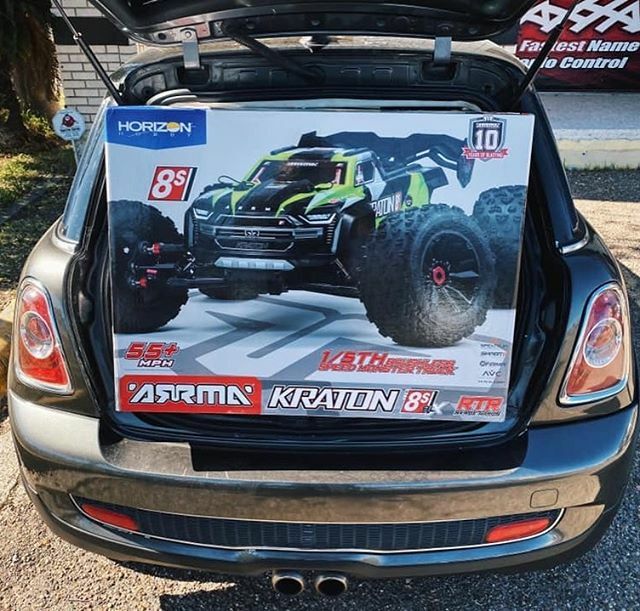 Netcruzer's tweet photo. Arrma Kraton 8S vs Mini Cooper! As seen on ARRMA RC ARRMY FB group by Micheal Villarreal.
Time to order a CyberTruck to haul your big ARRMA. 😆
#Arrma #kraton8s #arrmakraton #fifthscale #monstertruck #rctruck #radiocontrol #minicooper #notbigenough @… https://t.co/uP7AAPWgc7 https://t.co/doNWMOc44t