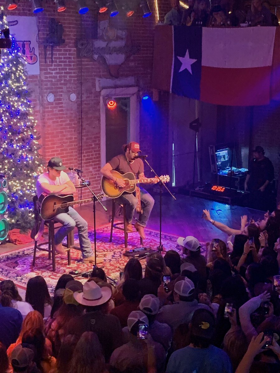 its_leather's tweet photo. Always a good time! #naughtyornicetour https://t.co/LP0b9VIUNe