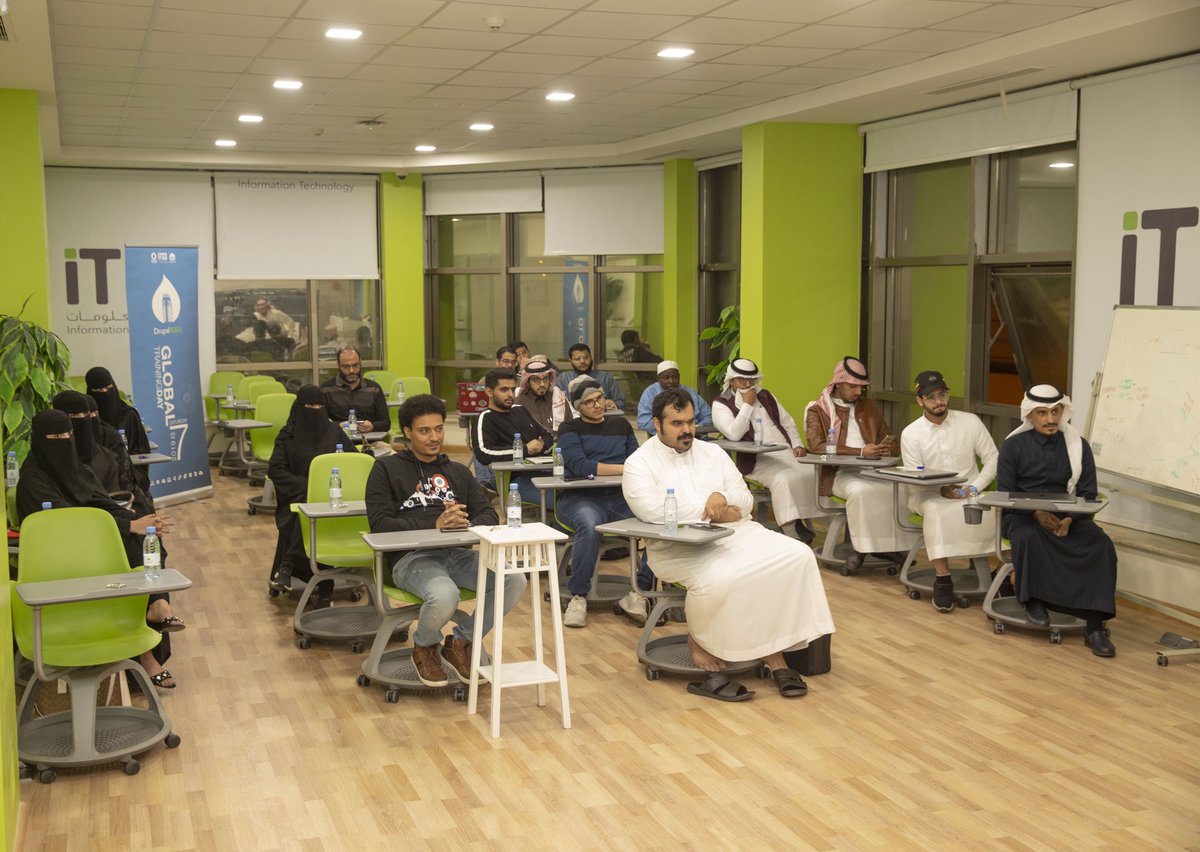 aseergeeks's tweet photo. صور من فعالية اليوم العالمي للتدريب على #دروبال #drupal لتطوير المواقع والتي أُقيمت في @kku_it https://t.co/Xxq6tAJTRI