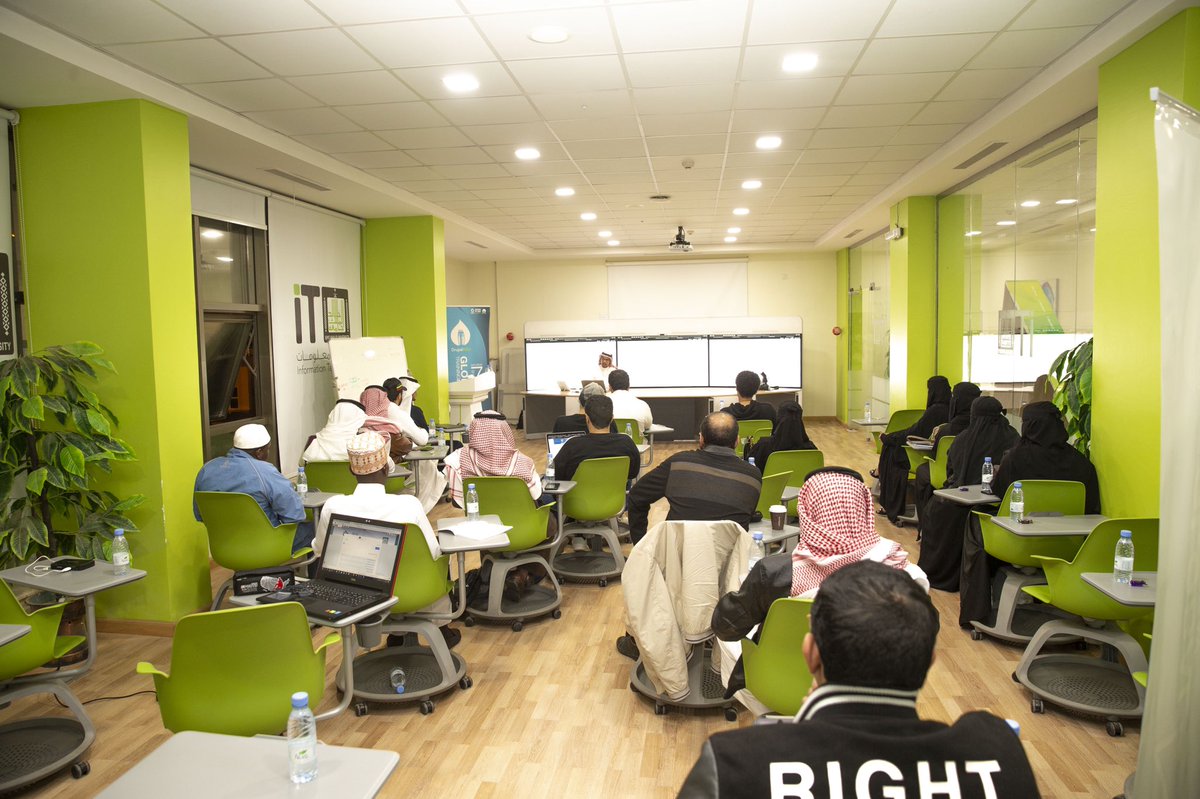 aseergeeks's tweet photo. صور من فعالية اليوم العالمي للتدريب على #دروبال #drupal لتطوير المواقع والتي أُقيمت في @kku_it https://t.co/Xxq6tAJTRI