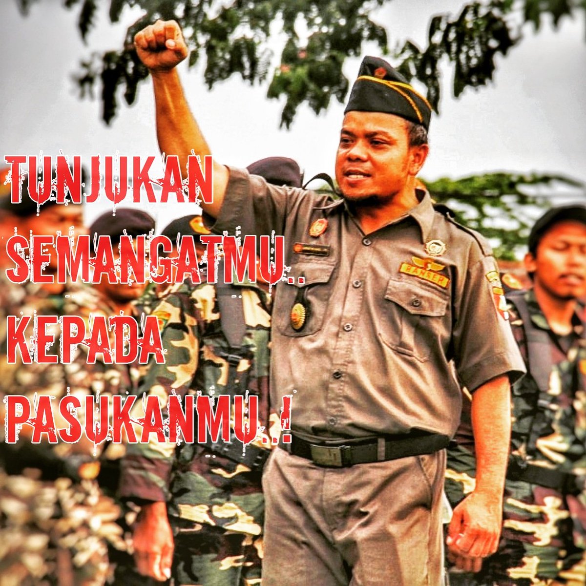 BanserNgemplak's tweet photo. Tangan gagah perkasa
Ayunkan kaki langkah dijaga
Satu irama satu suara
Garis komando kita jaga
Pasukan Banser paling militan
Jangan ada yang merusak barisan
Pandangan sama diluruskan
Ikuti instruksi dari Komandan
@bansermania @Banser_CyberNU
#Banser #Banser1Komando #Solid1Komando https://t.co/x1IWOi3CkS