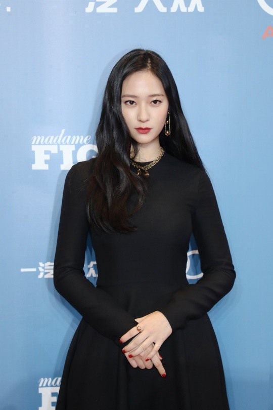 theseoulstory's tweet photo. 🏆 KRYSTAL won Asia Style Award at MADAME FIGARO FASHION GALA that was held yesterday (December 7th) in Beijing, congrats! 👏

Source: https://t.co/RWkpwJDuVg https://t.co/XXaA2LY4pc