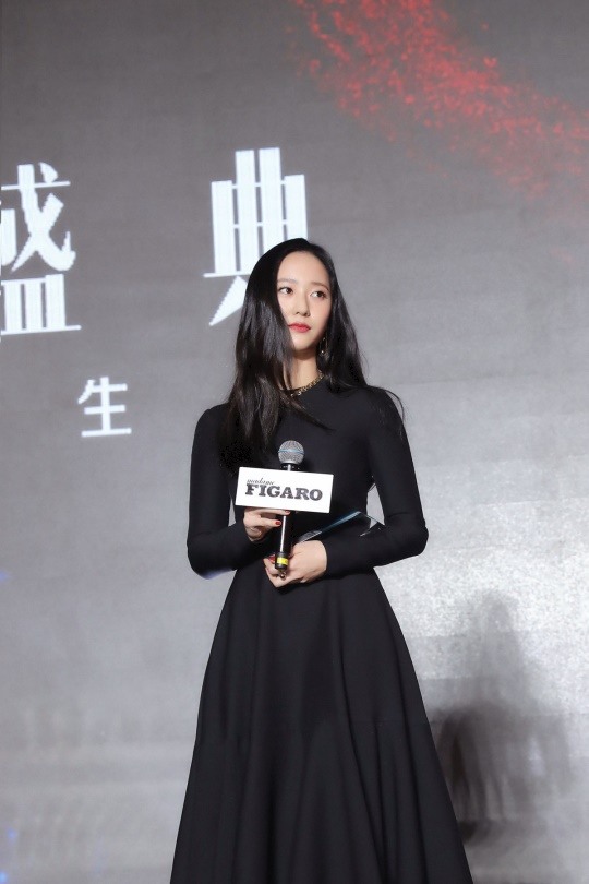 theseoulstory's tweet photo. 🏆 KRYSTAL won Asia Style Award at MADAME FIGARO FASHION GALA that was held yesterday (December 7th) in Beijing, congrats! 👏

Source: https://t.co/RWkpwJDuVg https://t.co/XXaA2LY4pc