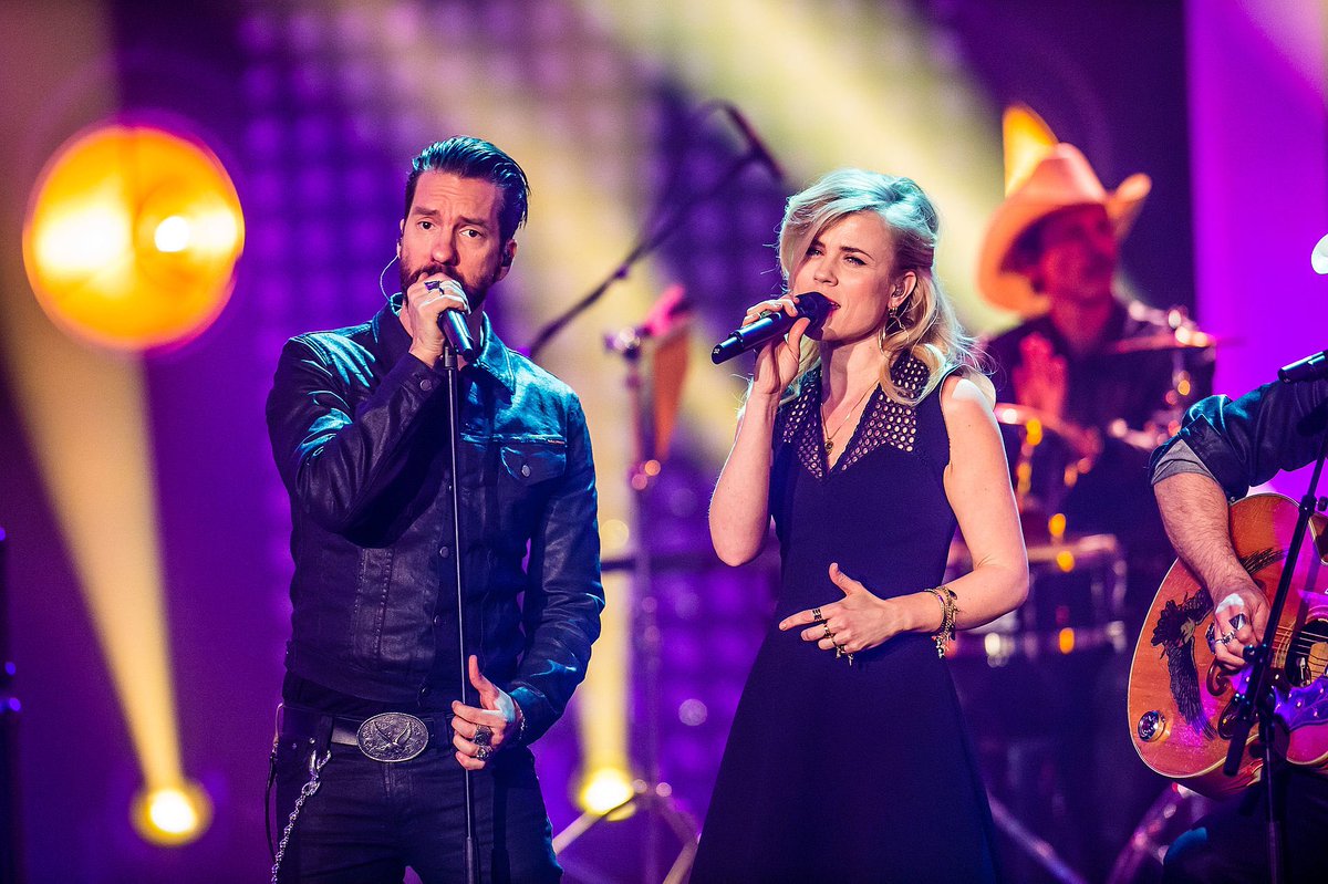 ShellieClose's tweet photo. Oh my!! #OpryAtTheRyman just took over my home via @WSMradio . 🙌🙌 @CharlesEsten @CommonLinnets sounded sooo good with “Oh Memory”... even in far away 🇦🇺
That is #AHit🎶🙌❤️ https://t.co/auonwrzZFT
