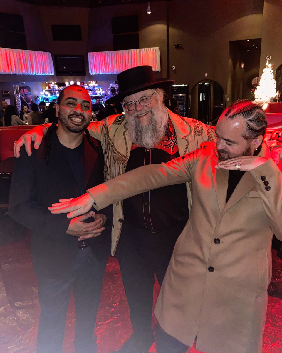TRAPAHOLICS's tweet photo. I was enjoying a nice intelligent conversation with the man #MarkHallPatton until @chumlee_ photo bombed us smh #RealTrapShit #TrapTrapTrap https://t.co/YqO54F4fql