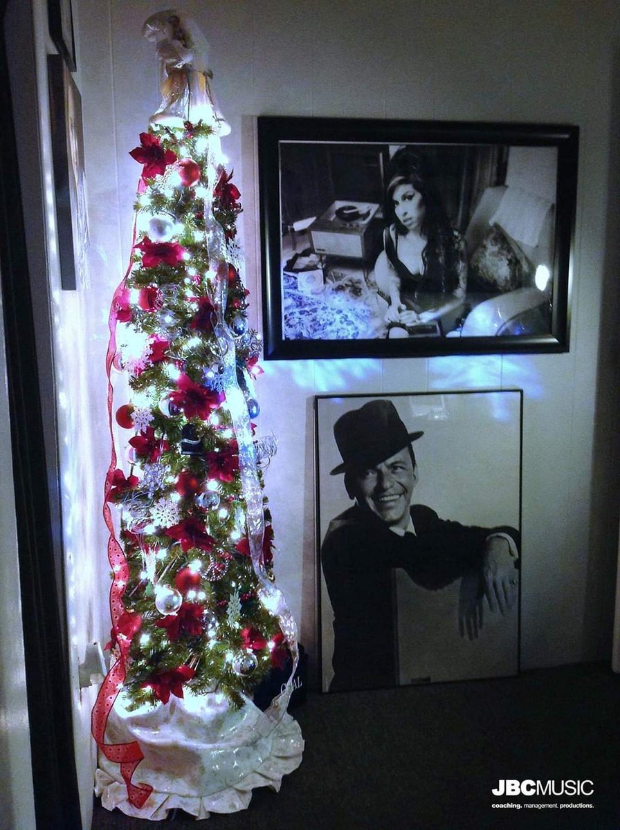 JBCMUSIC's tweet photo. It's beginning to look a lot like #Christmas at #JBCMUSIC!🎙🎄🎶 #Philadelphia #Philly #VocalCoaching #VocalCoach #ChristmasDecorations #AmyWinehouse #Singer #Musician #Vocal #NewYorkCity #NYC #VoiceInstructor #FrankSinatra #Vocalist #SingingLessons #VoiceLessons #VocalLessons https://t.co/lvD3vEC7o8